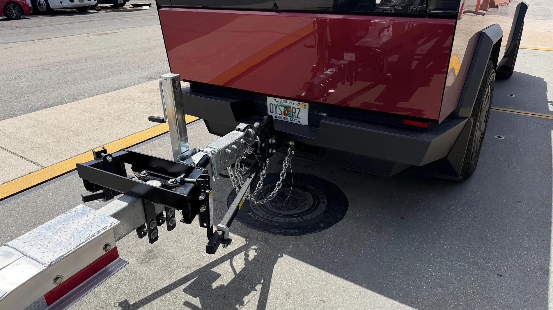 Tesla Cybertruck Towing ~10,000 lb boat at the launch ramp 1782876755644-yc