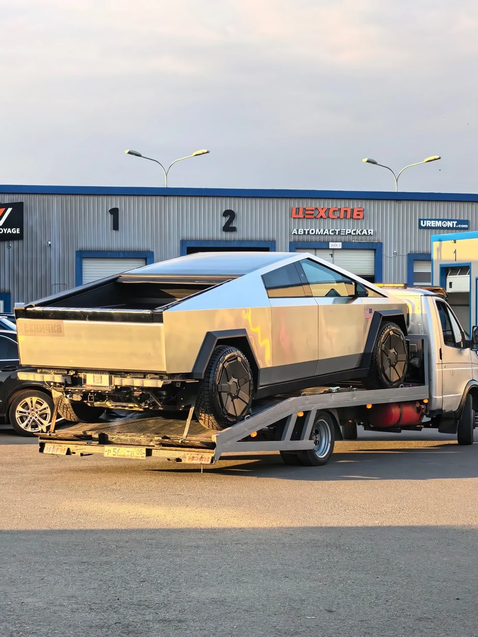 Tesla Cybertruck Truck repair after an accident IMG_1357