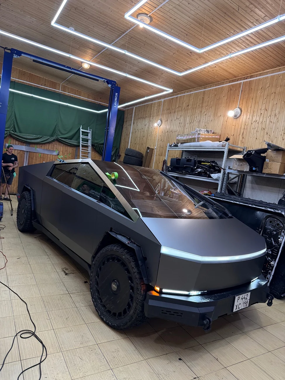 Tesla Cybertruck Truck repair after an accident IMG_0136