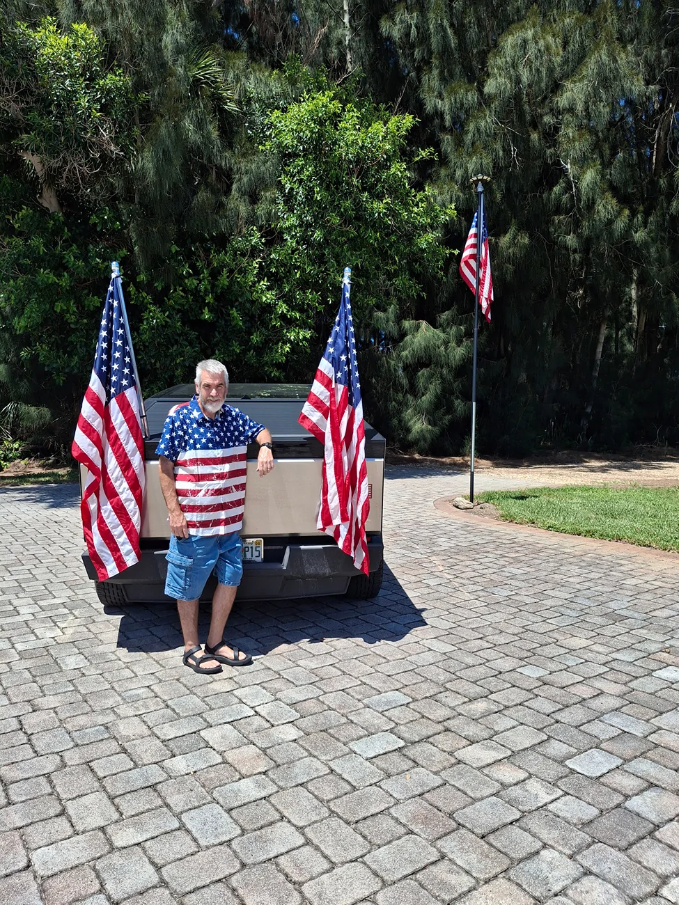 Tesla Cybertruck Flying American flags on Cybertruck - a solution using bed divider 20260703_145318