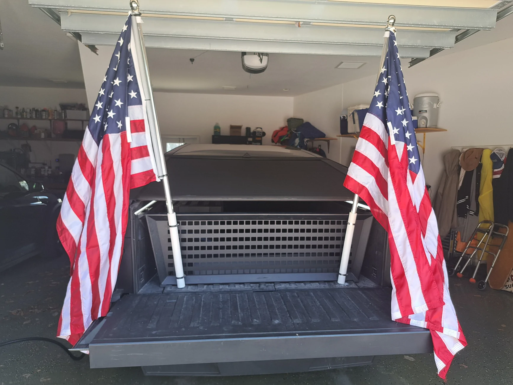 Tesla Cybertruck Flying American flags on Cybertruck - a solution using bed divider 20260703_145855