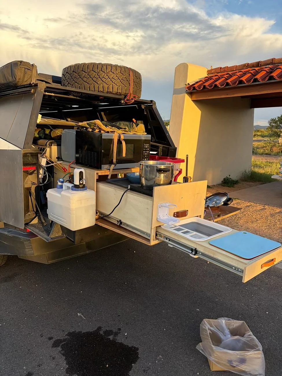 Tesla Cybertruck Urander Rack Mega Thread – Post Your Setup! 184a1ca696cb64d739138d3dde4f7d_livephoto