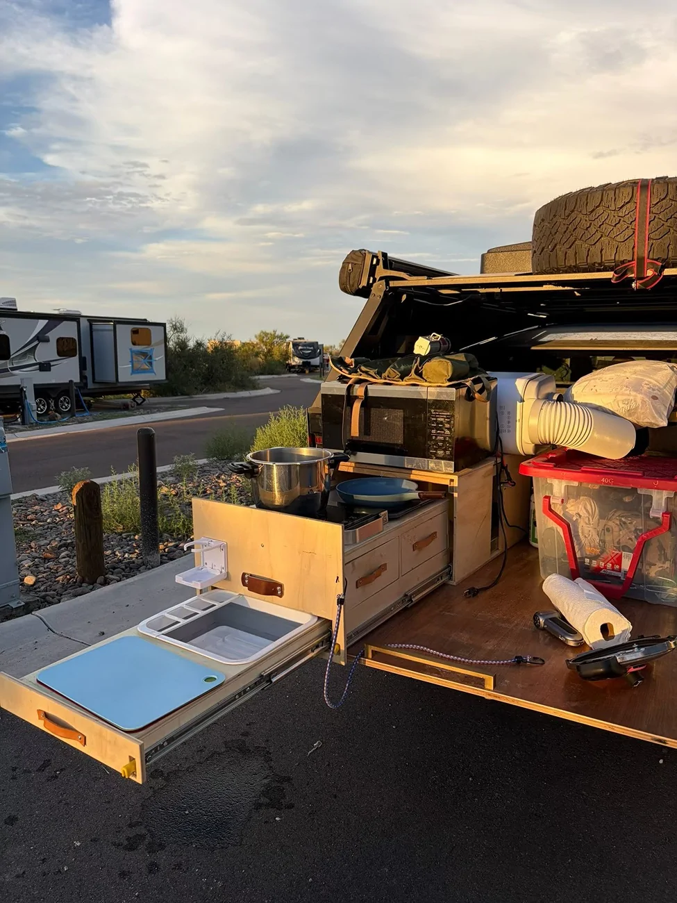 Tesla Cybertruck Urander Rack Mega Thread – Post Your Setup! 2bc38922ae579a2fbfbec541e37778_livephoto