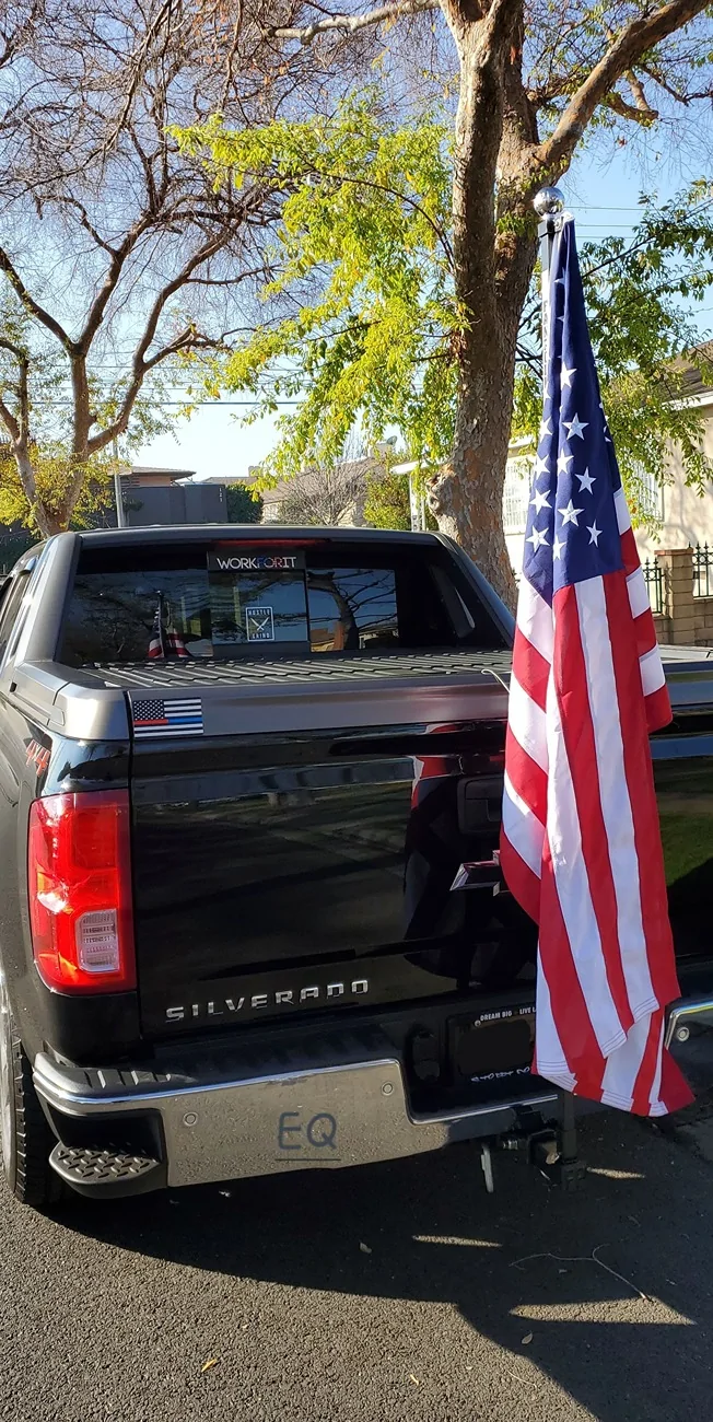 Tesla Cybertruck Flying American flags on Cybertruck - a solution using bed divider Snapchat-1856293073(1)