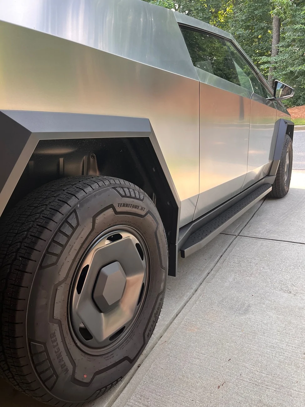 Tesla Cybertruck Anyone else have a single wheel that generates WAY more brake dust than the other 3? IMG_5771
