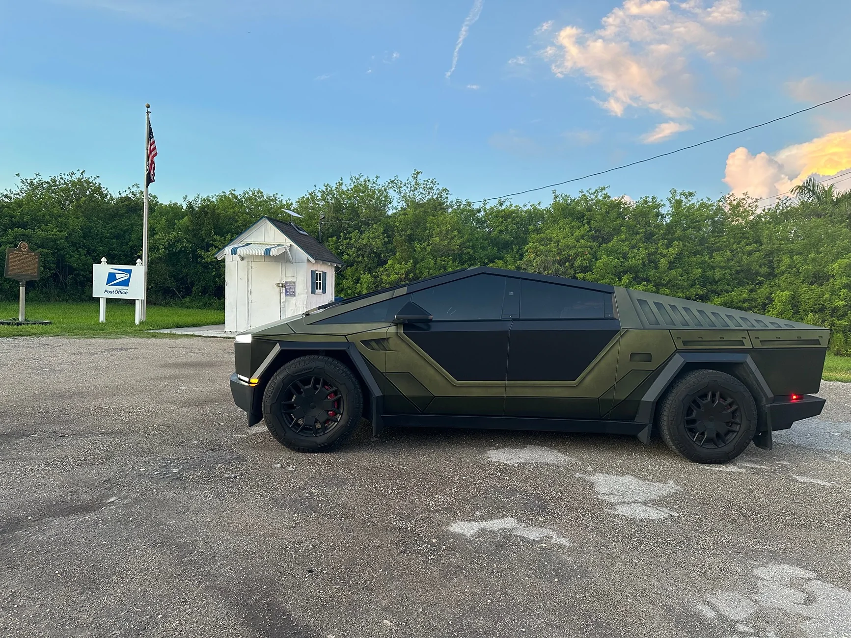 Tesla Cybertruck Daily random Cybertruck photos thread - Post Yours! 📸 🤳 IMG_6512