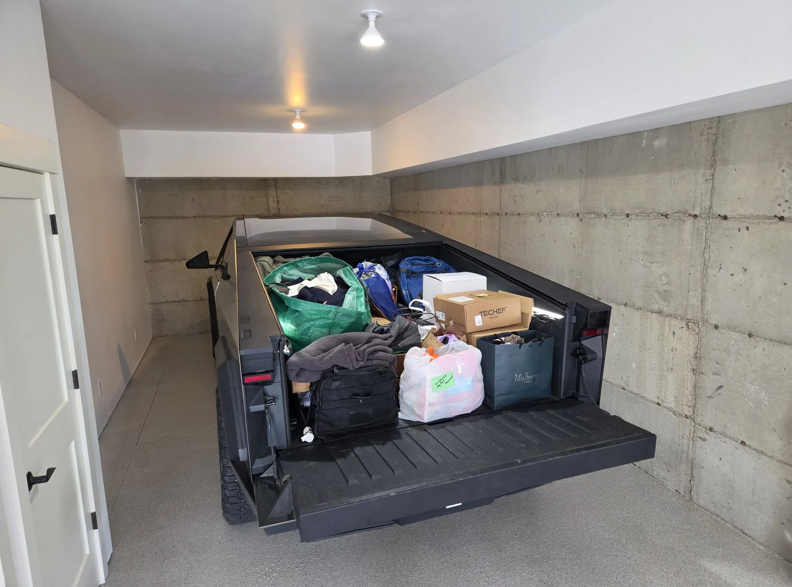 Tesla Cybertruck What Are You Hauling in your Cybertruck? 🦾 👷‍♂️ 20260704_125313adsm