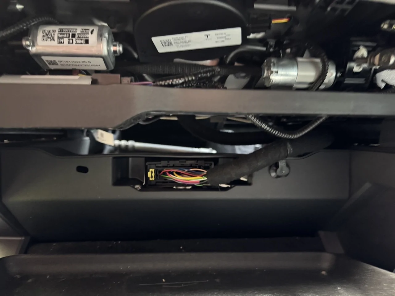Tesla Cybertruck Post PCS2 Replacement - Smoke Gets in My Eyes Cybertruck_Front_Passenger_Seat Larg
