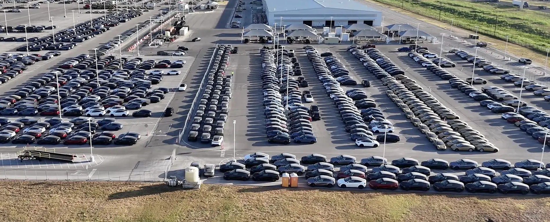 Tesla Cybertruck Why is the Cybertruck production so slow? 1783640689249-gz