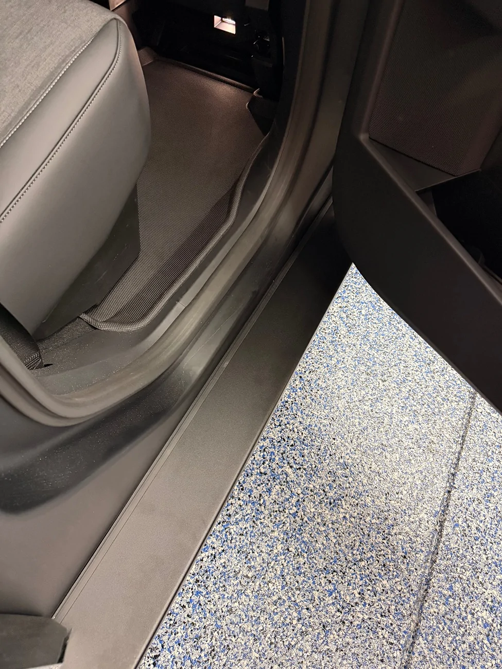 Tesla Cybertruck 59K SAWD - After Purchase Mods Thread 📐 IMG_5534