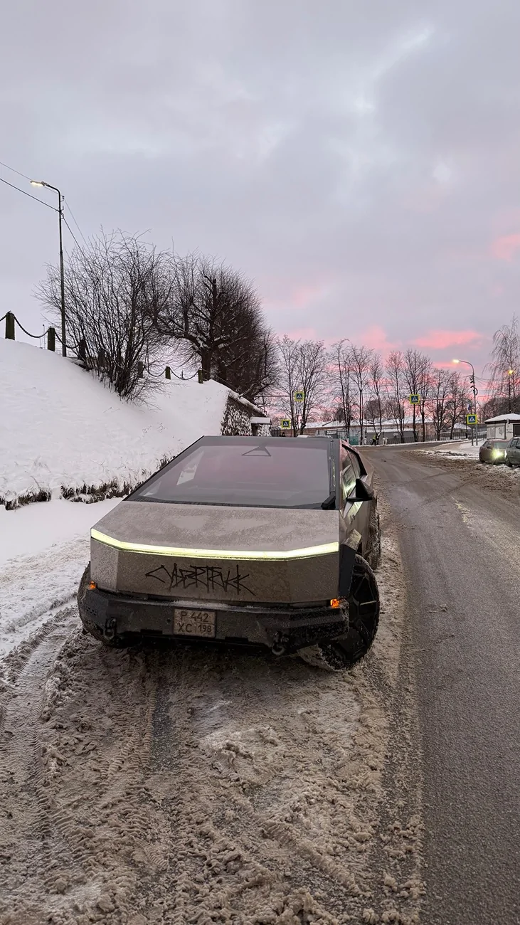 Tesla Cybertruck How we went to a nearby town at the end of the Ice Age. The best truck in the world is a cyber IMG_8065