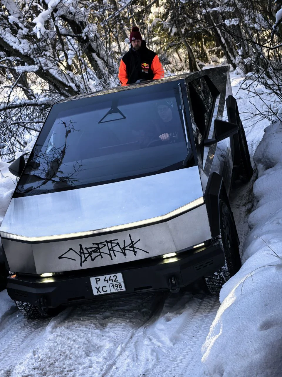 Tesla Cybertruck How we went to a nearby town at the end of the Ice Age. The best truck in the world is a cyber IMG_7896
