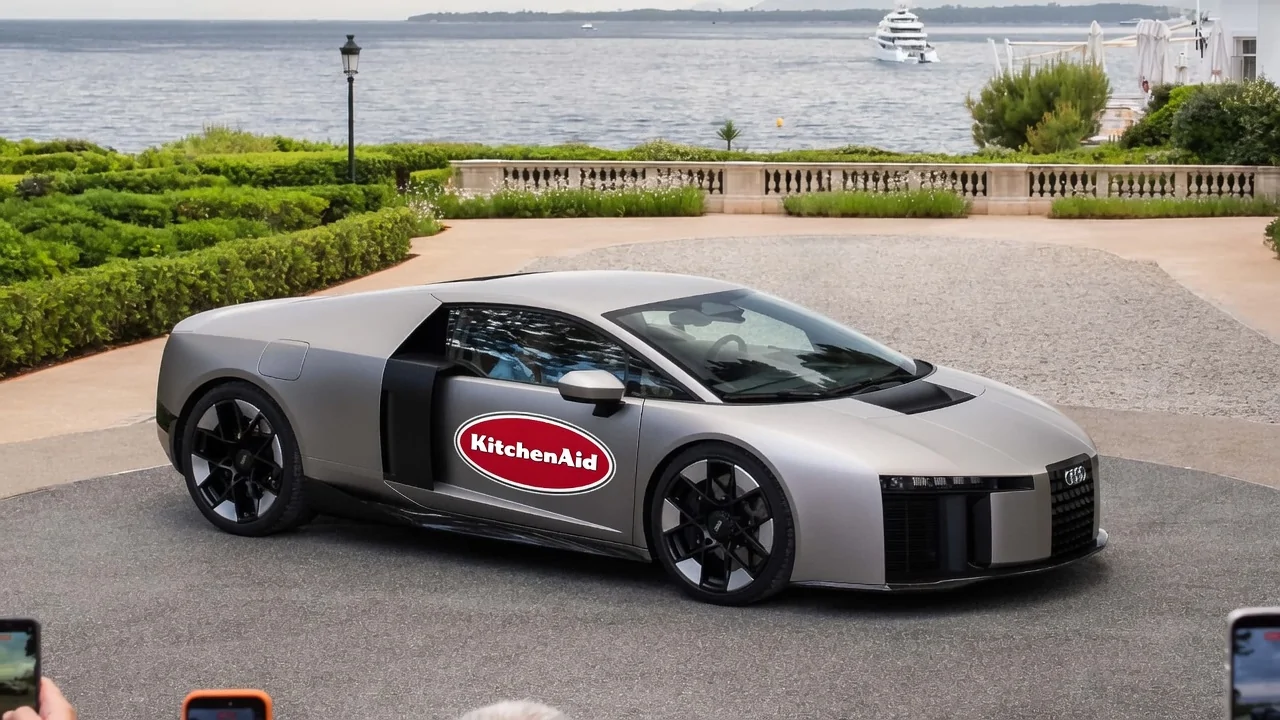 Tesla Cybertruck Audi offers hybrid AWD "flattened Cybertruck" 1784069362193-zy