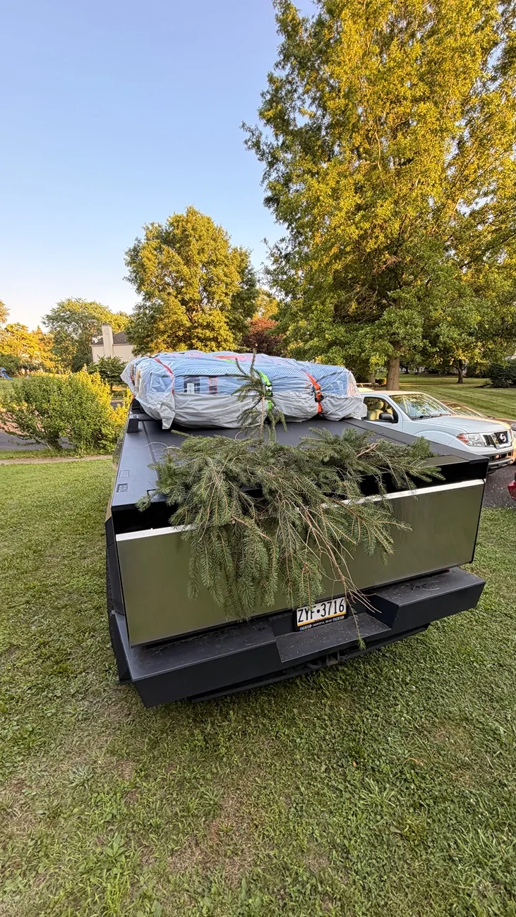 Tesla Cybertruck 🦾 Cybertruck doing truck stuff!  Post your photos! IMG_6348