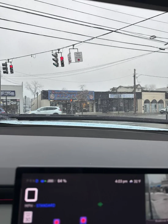 Tesla Cybertruck NO RIGHT TURN SIGNS IGNORED 1784163365770-km