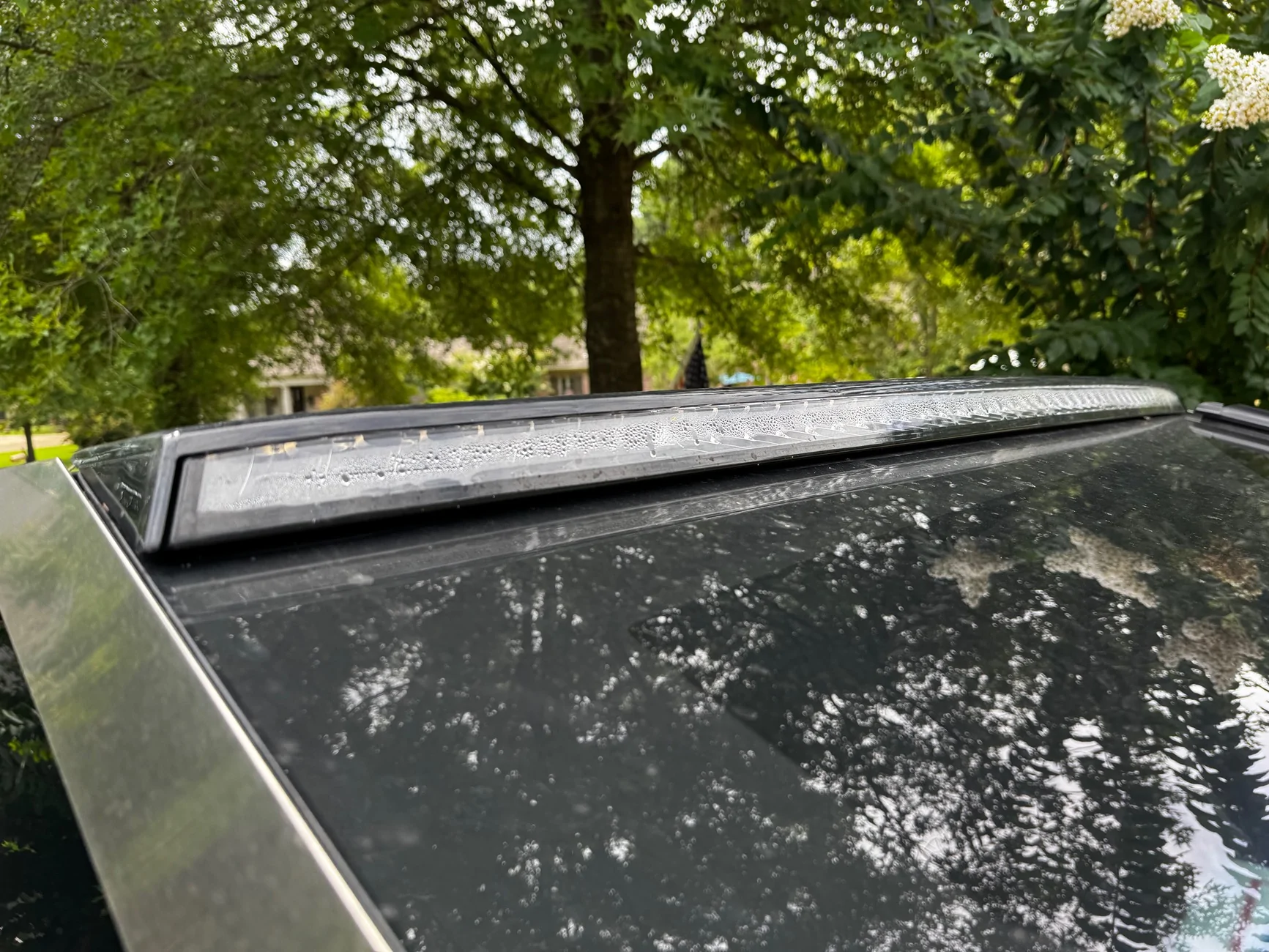 Tesla Cybertruck Light bar condensation IMG_1523