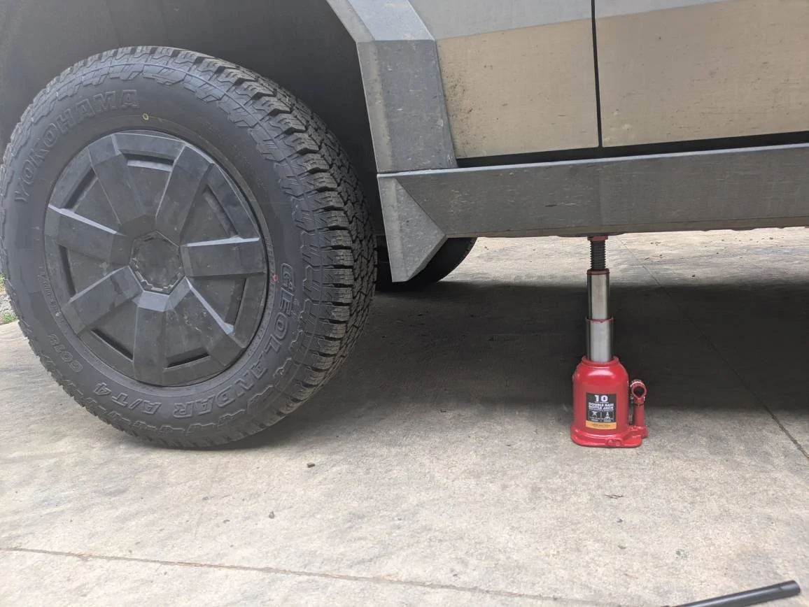 Tesla Cybertruck Test your jack and spare tire accessories before you need them 1a61626fbe757e14dac6d3ade083cab09bf57081-1
