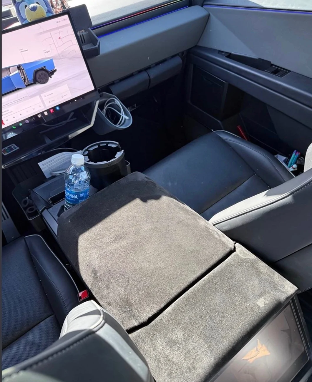 Tesla Cybertruck Best interior addition 🐑 IMG_5603