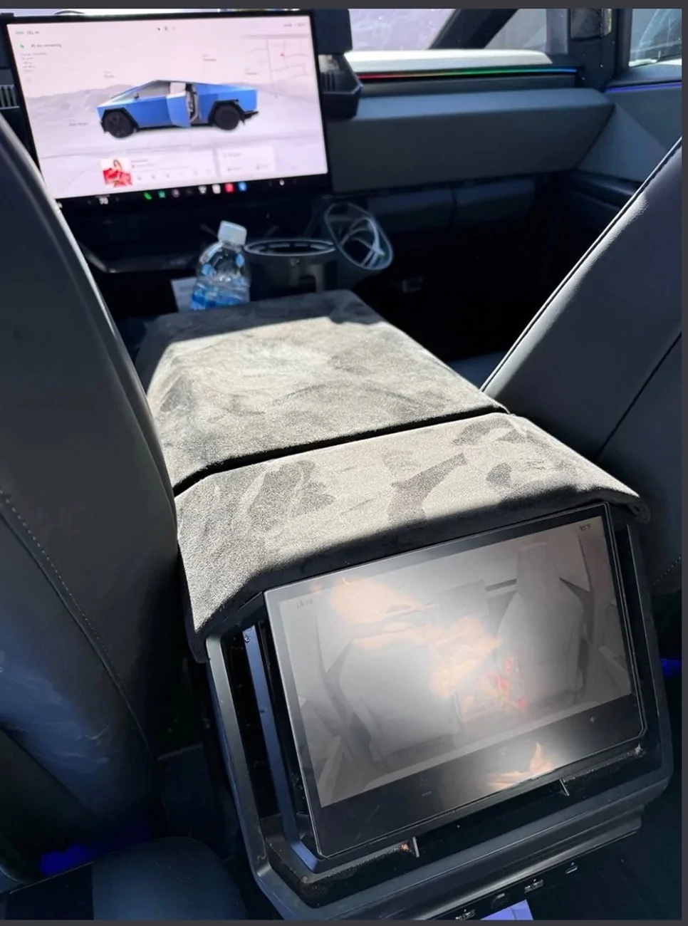 Tesla Cybertruck Best interior addition 🐑 IMG_5602