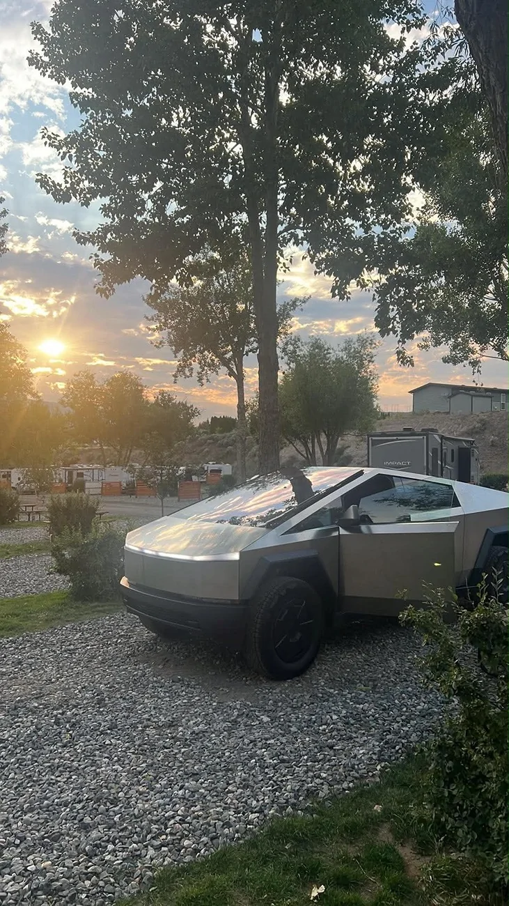 Tesla Cybertruck Daily random Cybertruck photos thread - Post Yours! 📸 🤳 att.r7f816T3t6k7uRmrKh18TBL6OkG5KkYyuRcgFuigvDQ