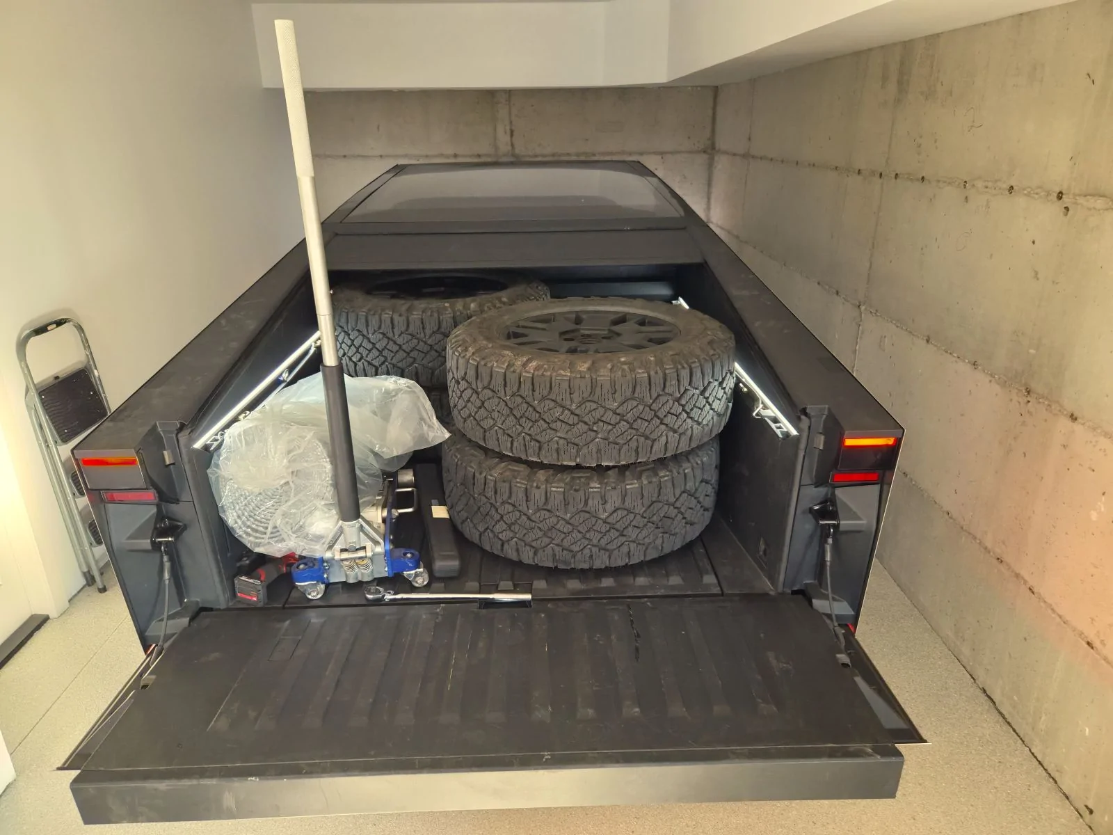 Tesla Cybertruck 🦾 Cybertruck doing truck stuff!  Post your photos! 20260714_190220adsm