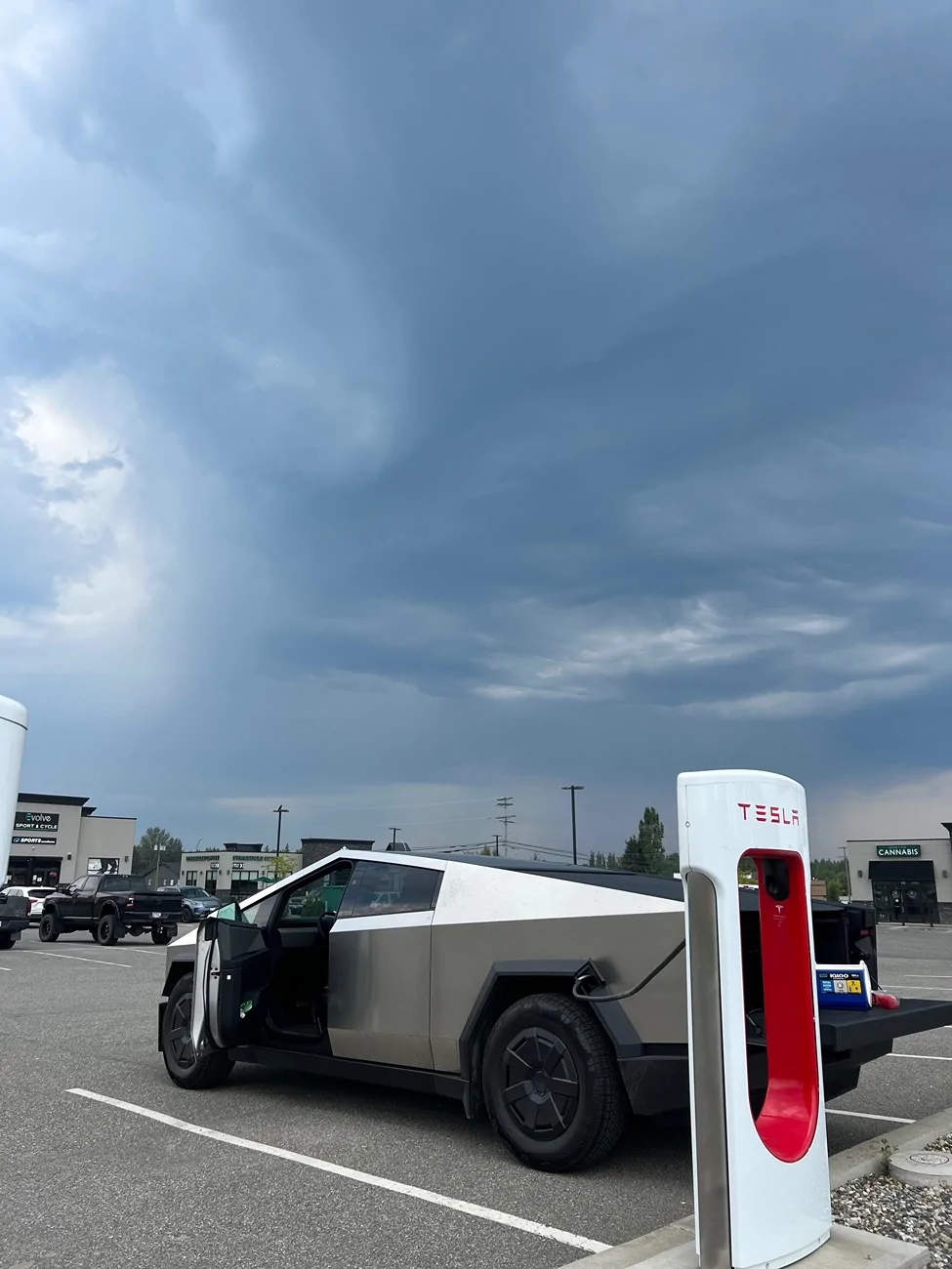 Tesla Cybertruck Daily random Cybertruck photos thread - Post Yours! 📸 🤳 IMG_0085