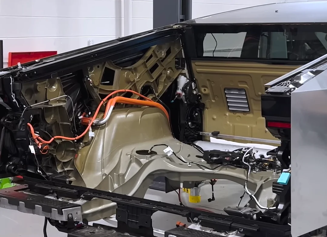 Tesla Cybertruck Accident:  Cybertruck Split In Half! 1784463623306-7j