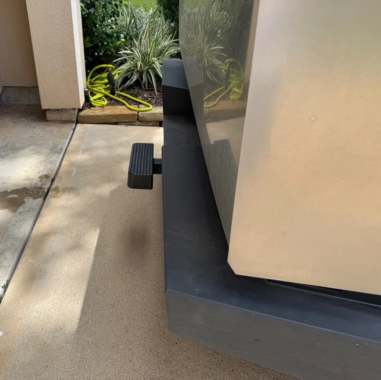 Tesla Cybertruck Hitch step installed (Typer Auto TG-HS8U81238 2" receiver) IMG_6048