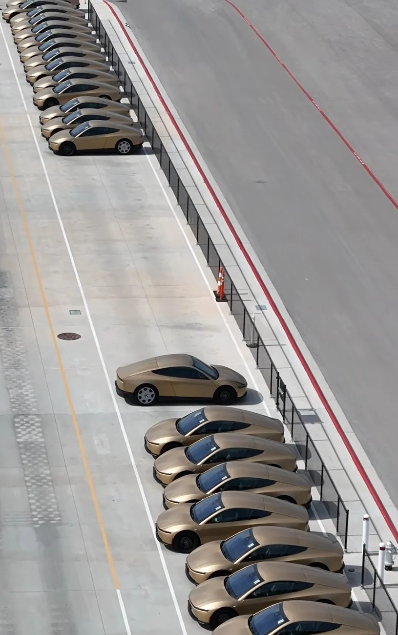 Tesla Cybertruck $59k Base Dual-Motor AWD Cybertruck Begin Delivery! Screenshot_20260720_182708_YouTu