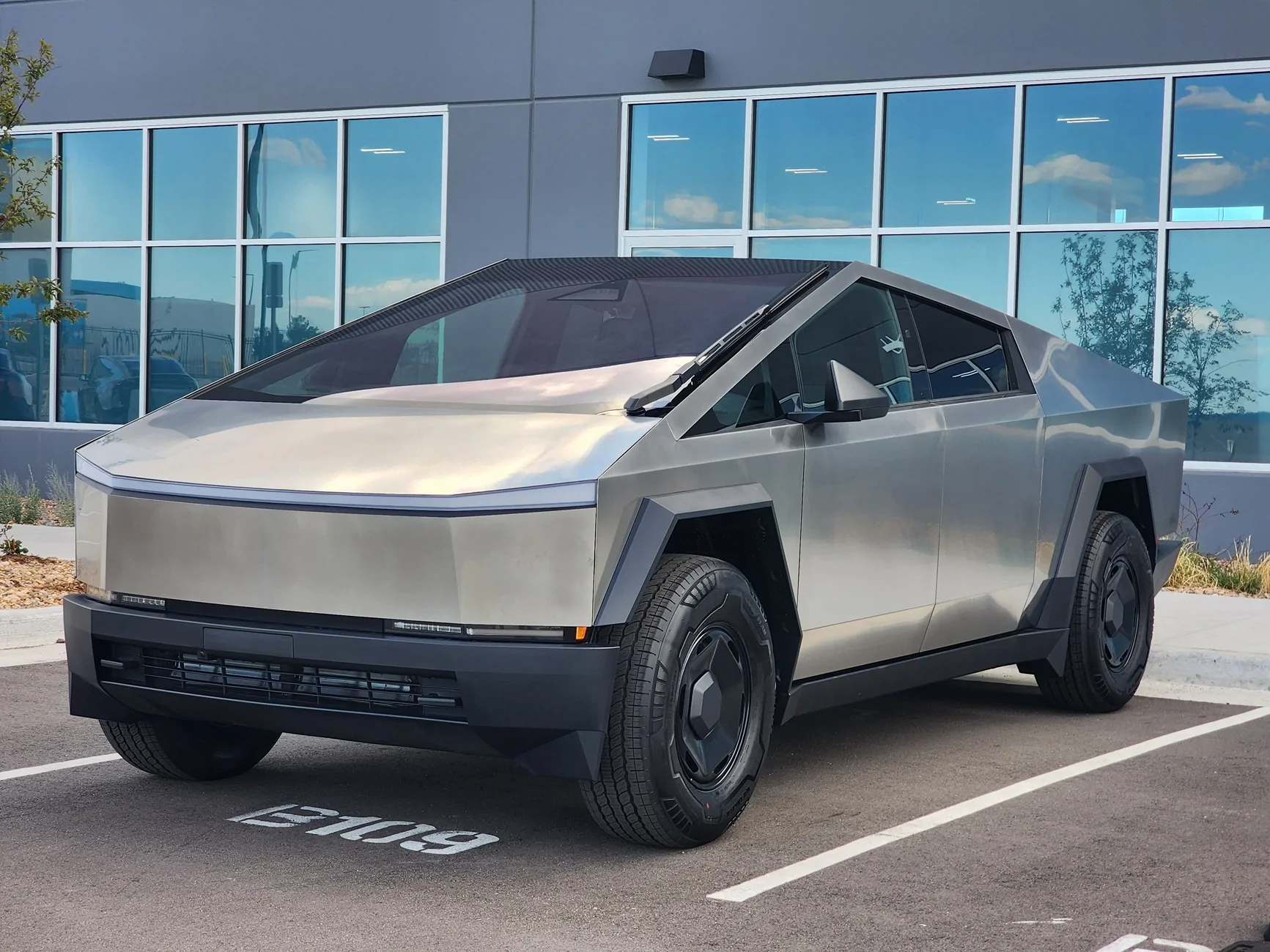 Tesla Cybertruck $59k Base Dual-Motor AWD Cybertruck Begin Delivery! IMG-20260720-WA0007