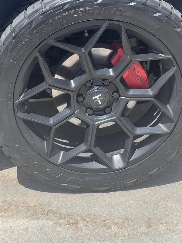 Tesla Cybertruck Original tire replacement for foundation recommend 1784665268347-qg