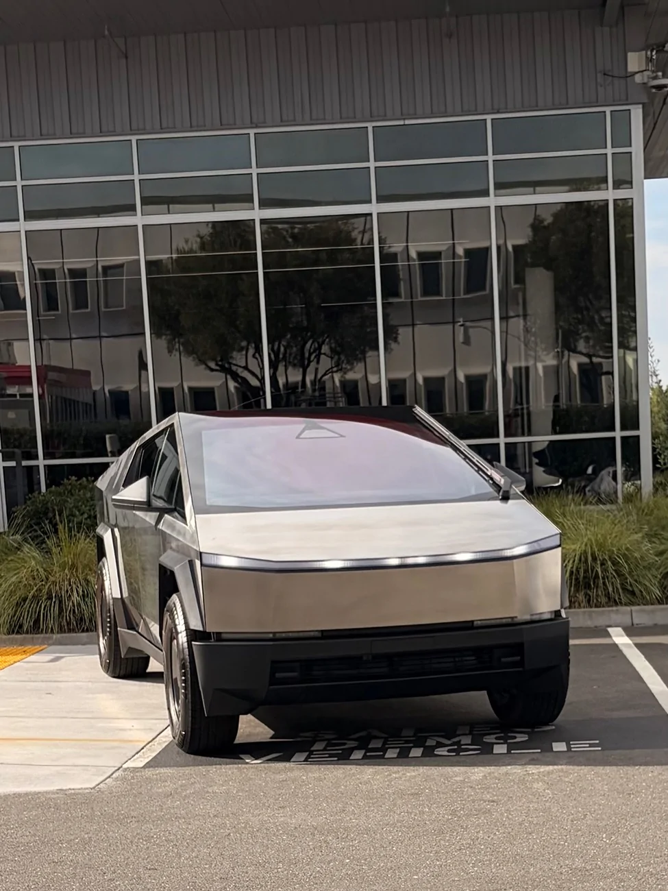 Tesla Cybertruck $59k Base Dual-Motor AWD Cybertruck Begin Delivery! IMG_3531