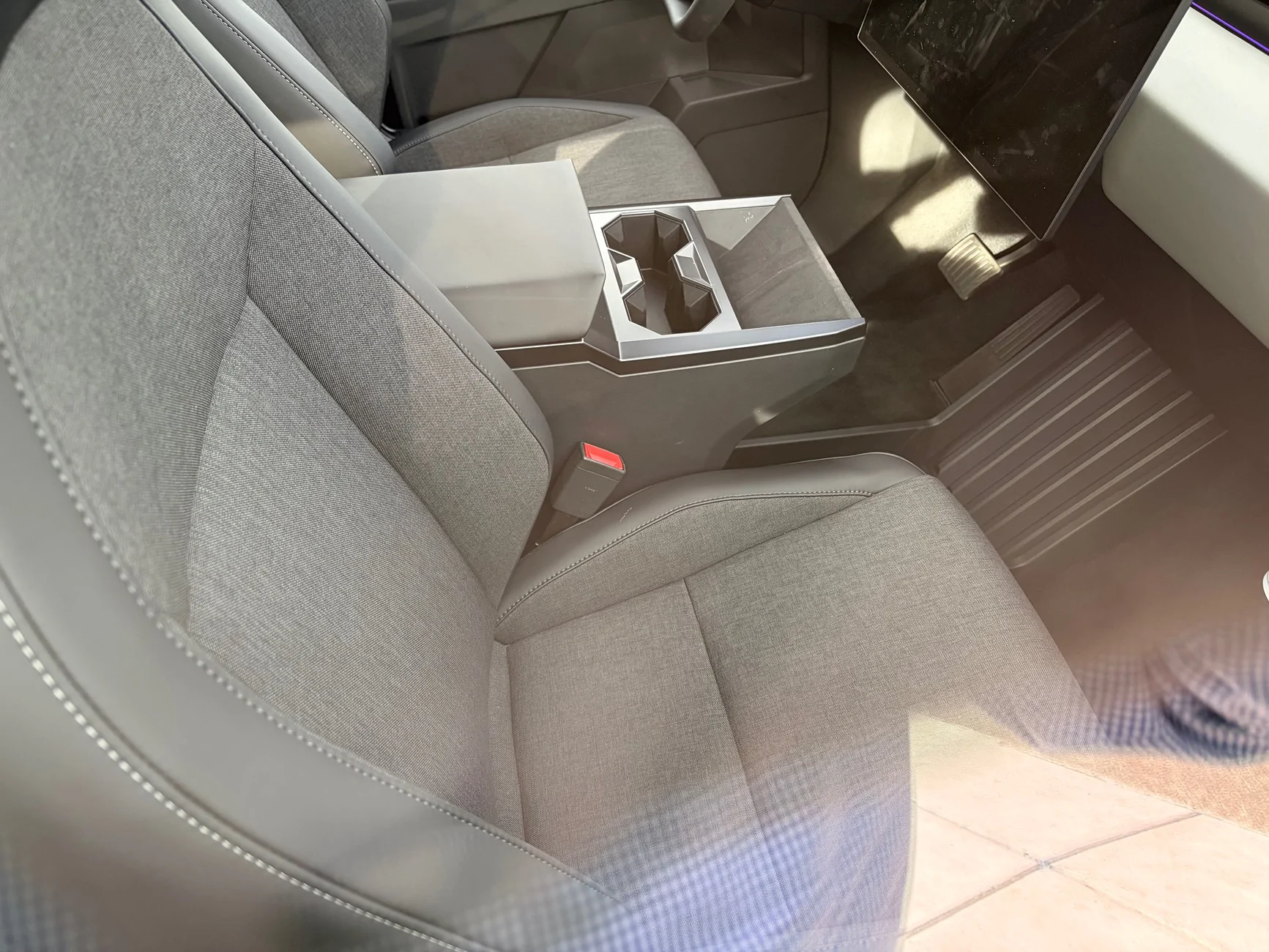 Tesla Cybertruck $59k Base Dual-Motor AWD Cybertruck Begin Delivery! IMG_3526