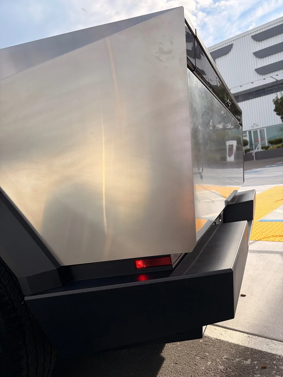Tesla Cybertruck $59k Base Dual-Motor AWD Cybertruck Begin Delivery! IMG_3523