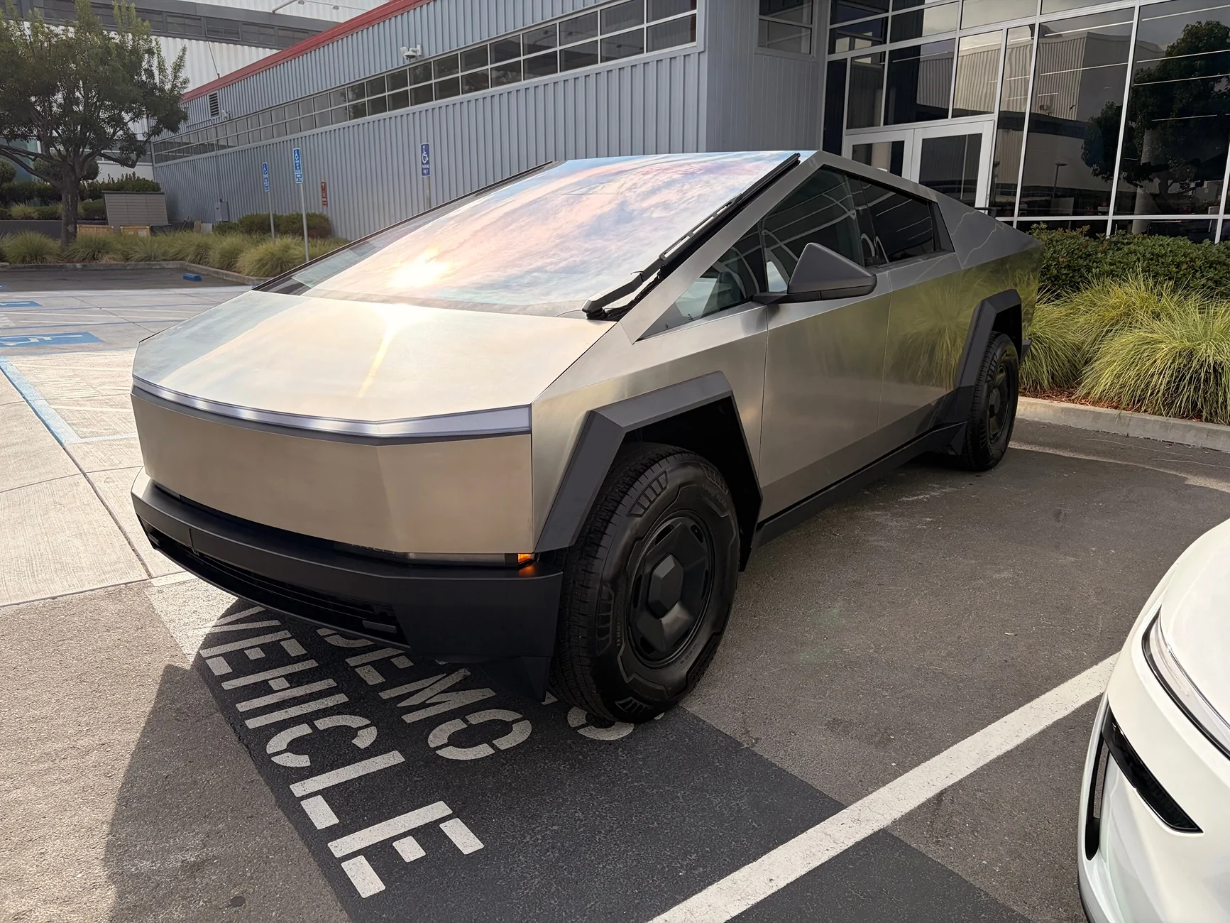 Tesla Cybertruck $59k Base Dual-Motor AWD Cybertruck Begin Delivery! IMG_3519
