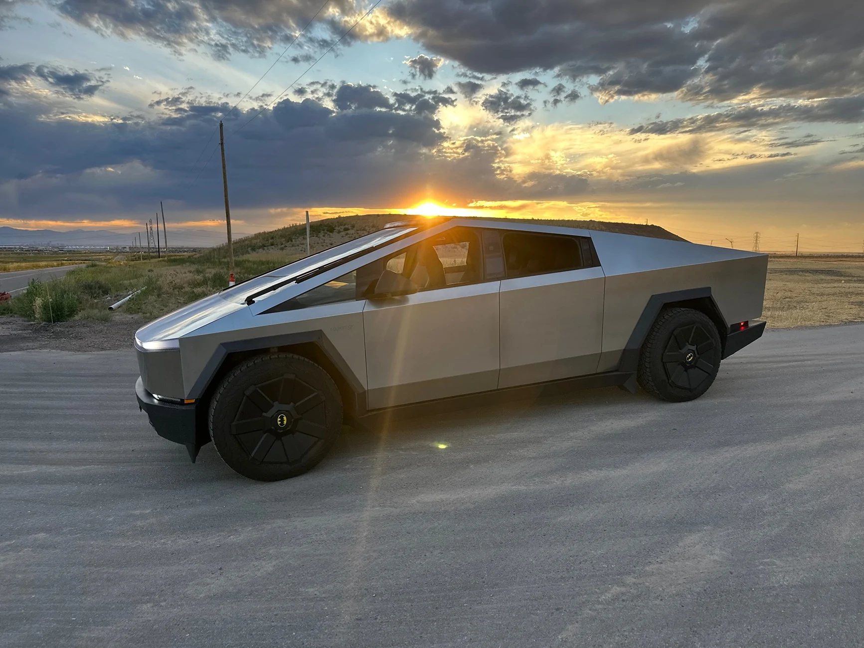 Tesla Cybertruck $59k Base Dual-Motor AWD Cybertruck Begin Delivery! IMG_0686