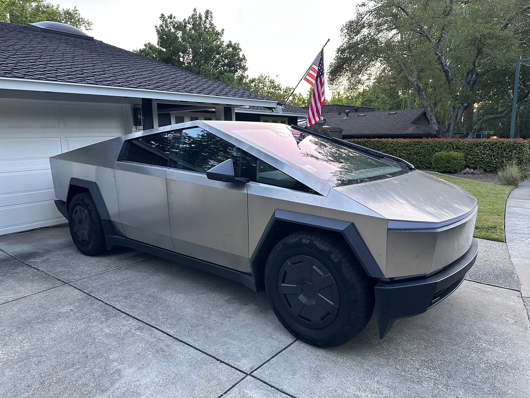 Tesla Cybertruck $59k Base Dual-Motor AWD Cybertruck Begin Delivery! IMG_0471