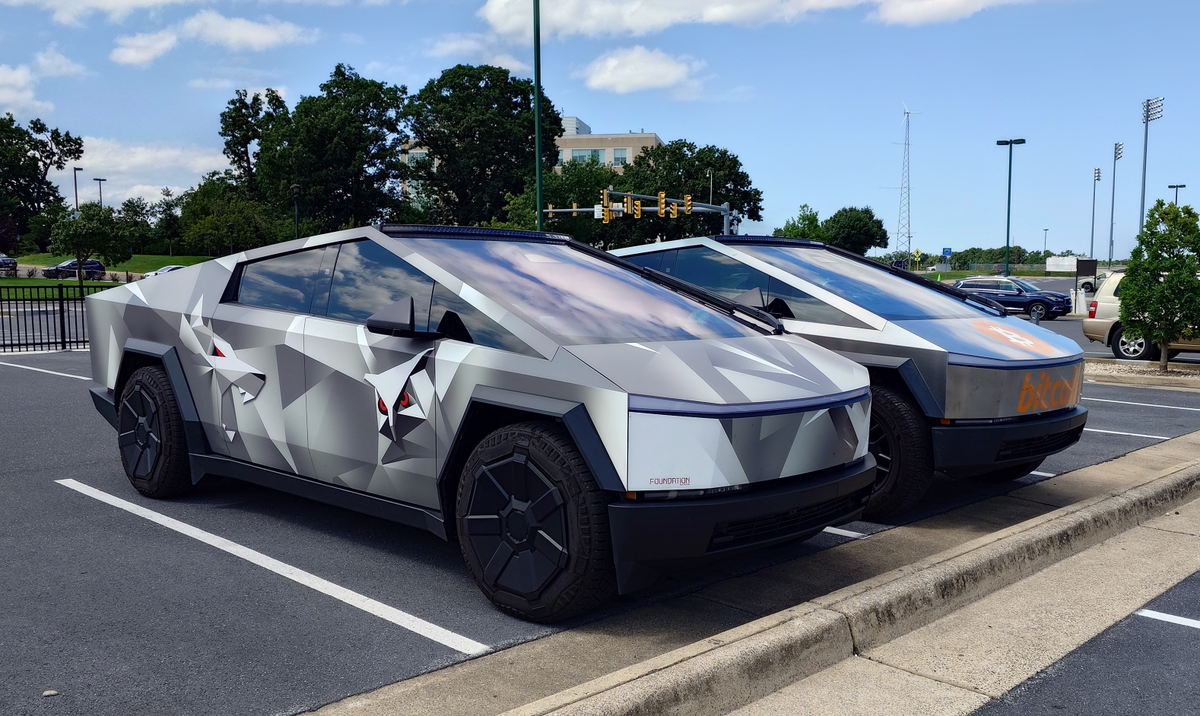 Tesla Cybertruck Daily random Cybertruck photos thread - Post Yours! 📸 🤳 HN9g_nXXQAAM6b6?format=