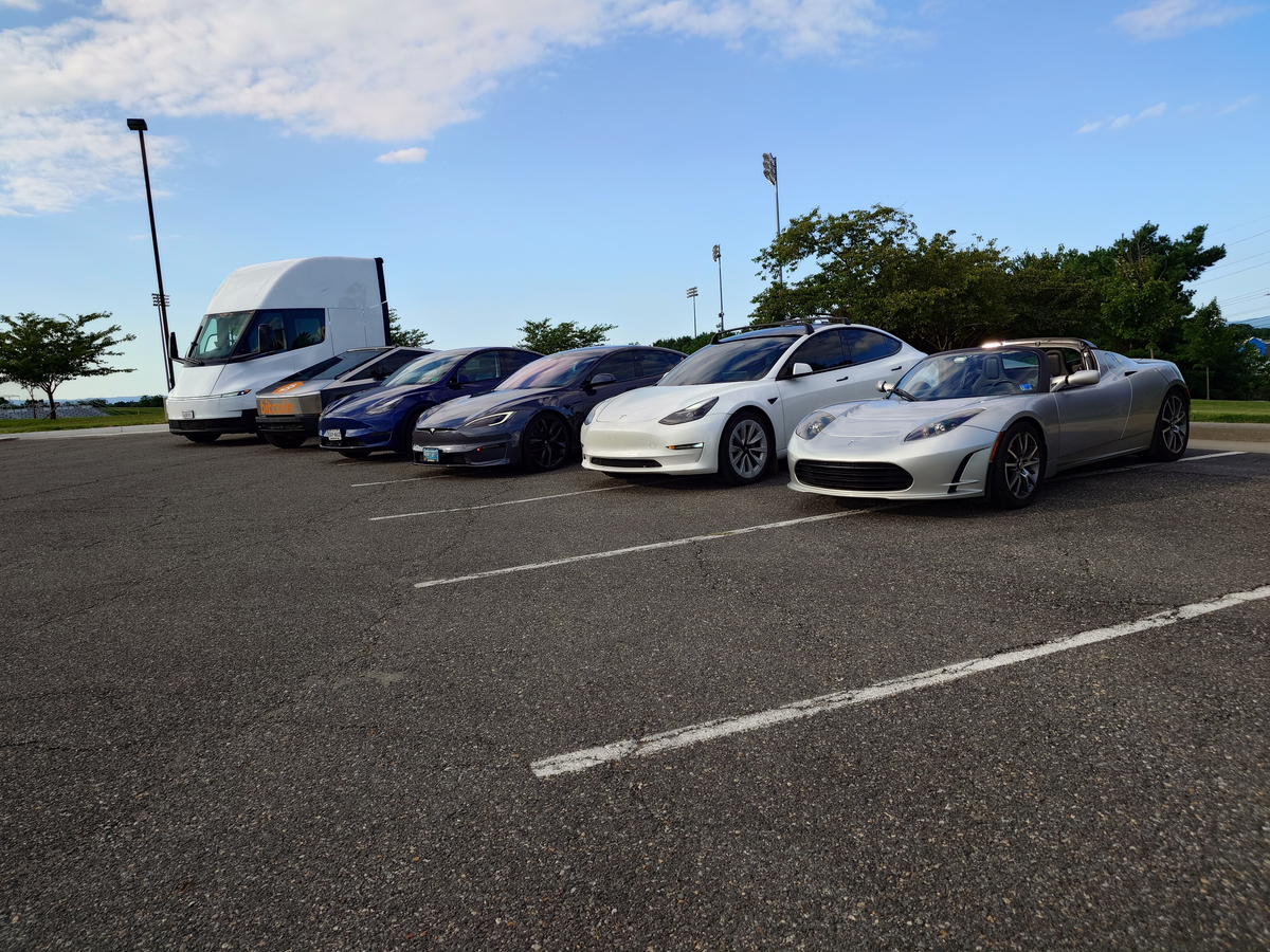 Tesla Cybertruck Daily random Cybertruck photos thread - Post Yours! 📸 🤳 HN9mYcCXsAIb23d?format=