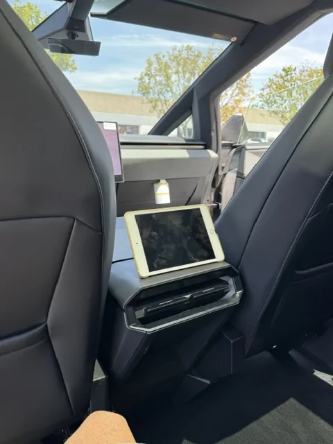 Tesla Cybertruck Dual AWD Cybertruck ($59K) Demo drive review & photos IMG_2540
