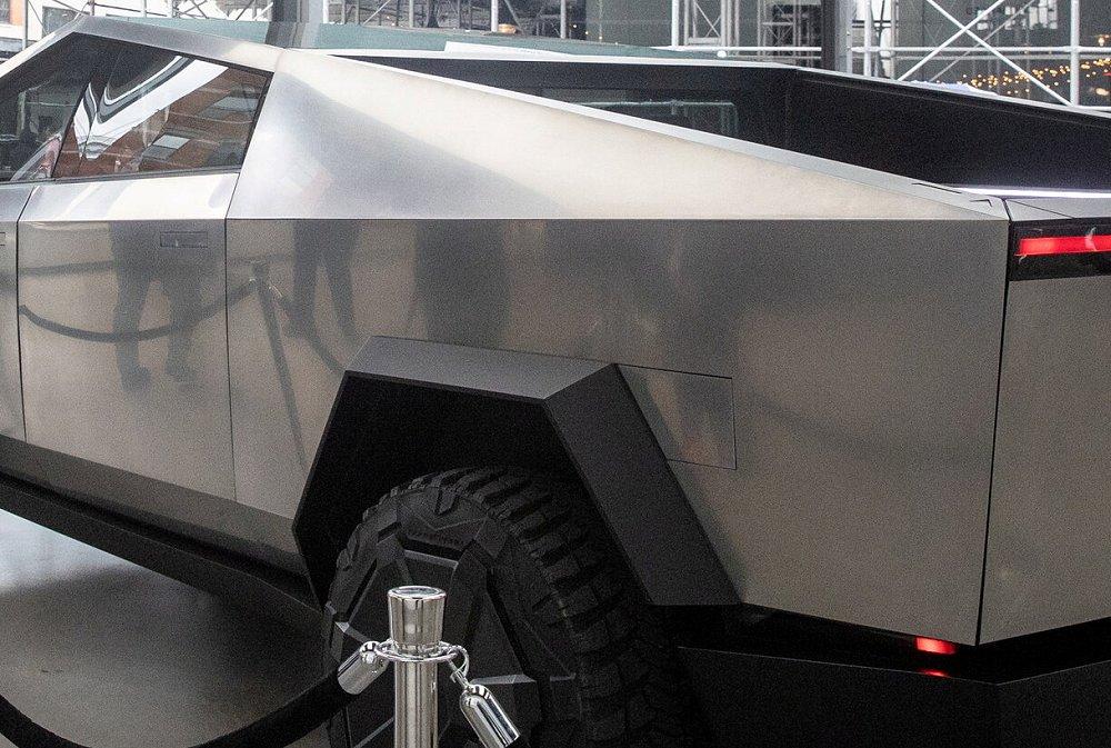Tesla Cybertruck No Cybertruck Side Sails, for sure saildoorori