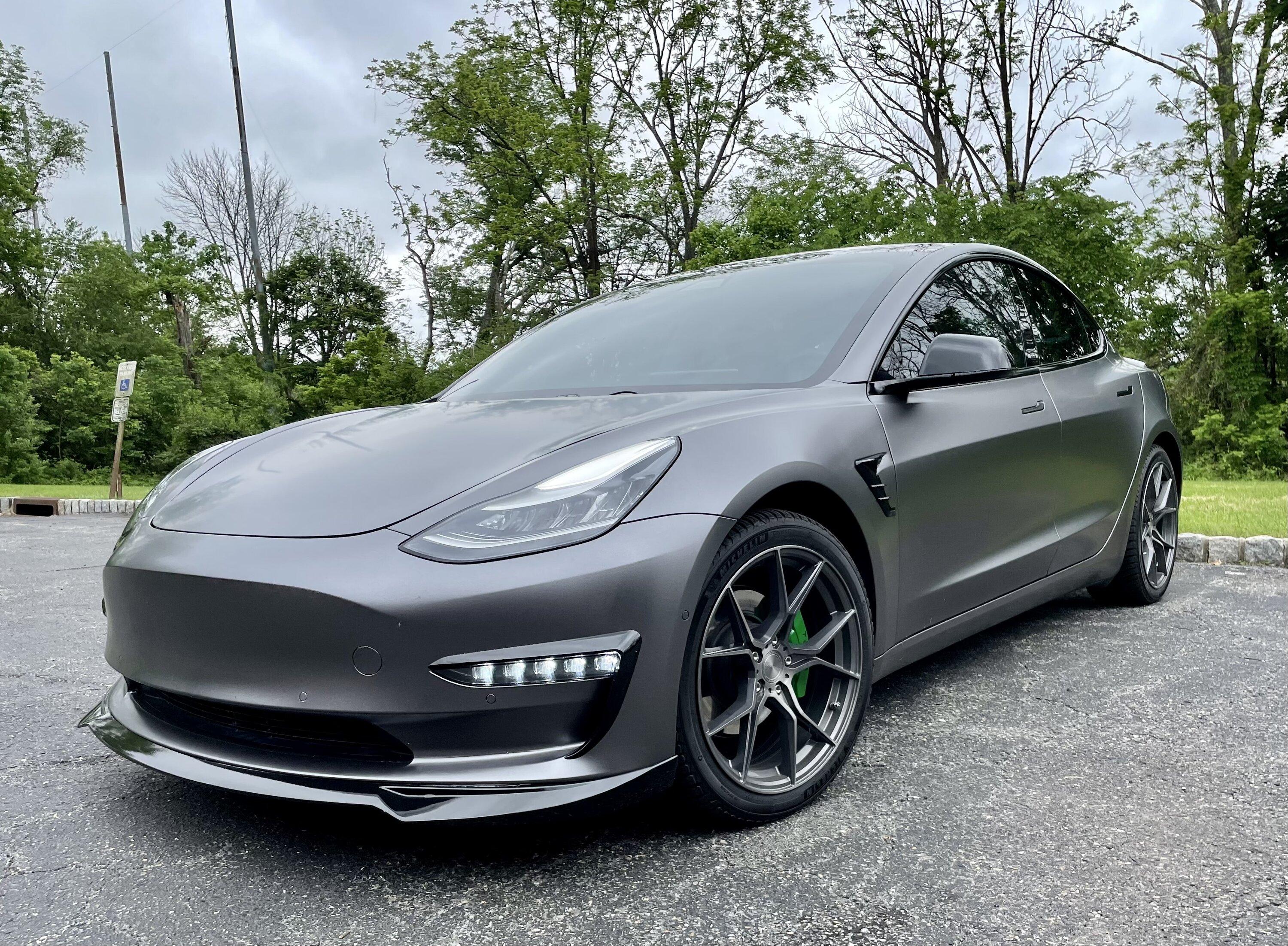 Tesla Cybertruck Cybertruck pic - in lowest air suspension mode & windows down image_50418945.JPG