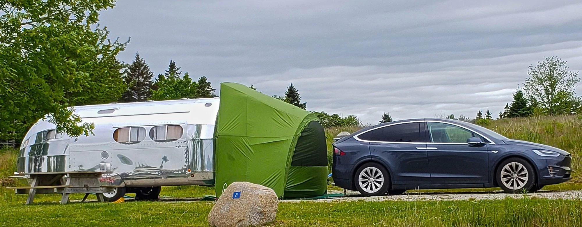 Tesla Cybertruck Before AirStream there was "exoskeleton" Bowlus Road Chief trailer bowlus-and-tesla-horizon-jpg
