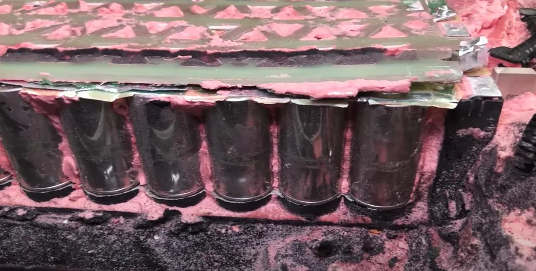 Tesla Cybertruck 4680 Battery Pack: What We Found Under the Foam! Sandy Munro 4680 Battery Pack 