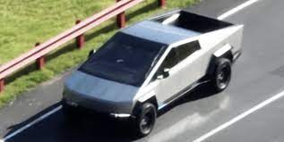 Tesla Cybertruck Any news on a mid gate? 1659997764705