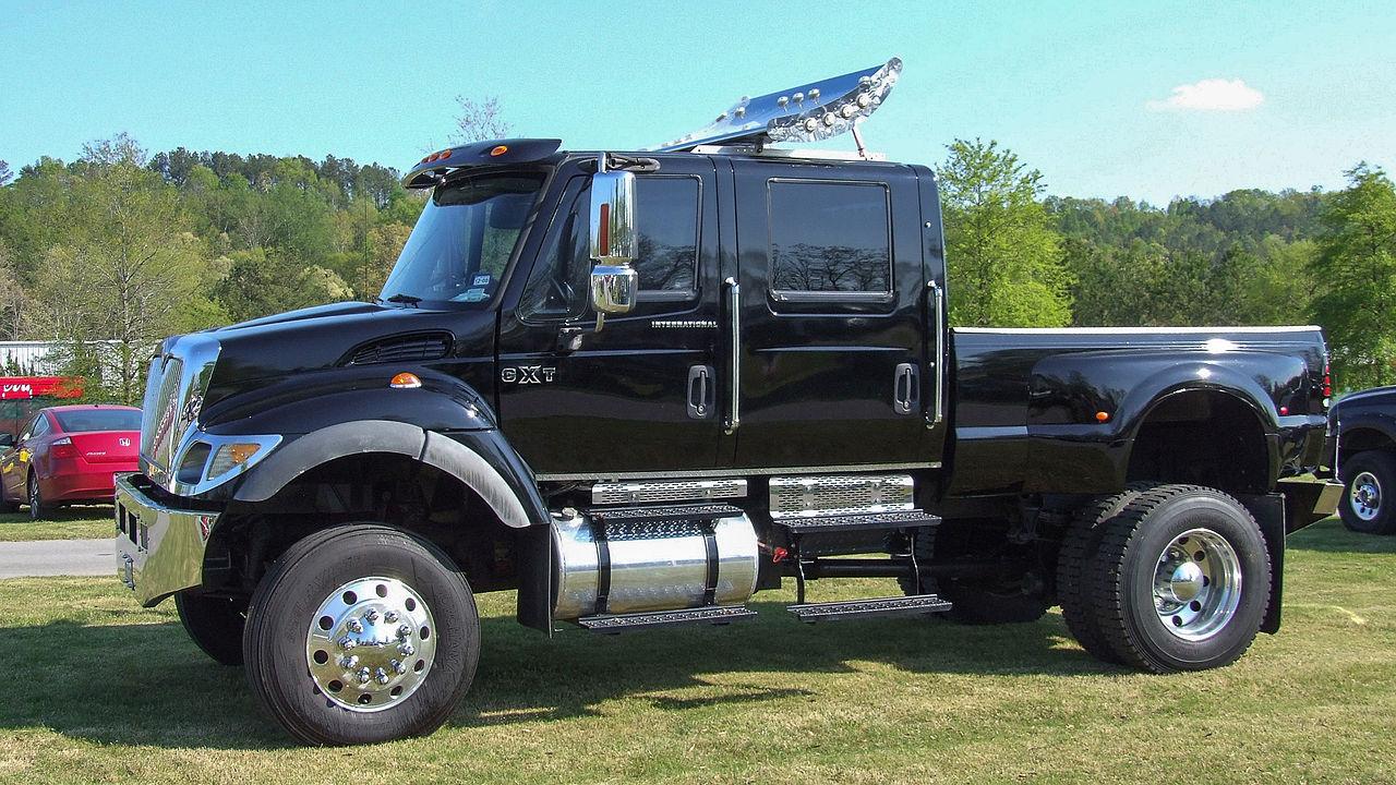1280px-International_CXT_Commercial_Extreme_Truck_1.jpg