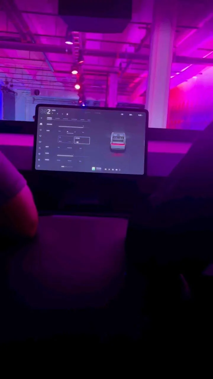 Tesla Cybertruck Cybertruck Interior / UI pic! 08C41CE3-A148-4B60-91E5-EDC489076807