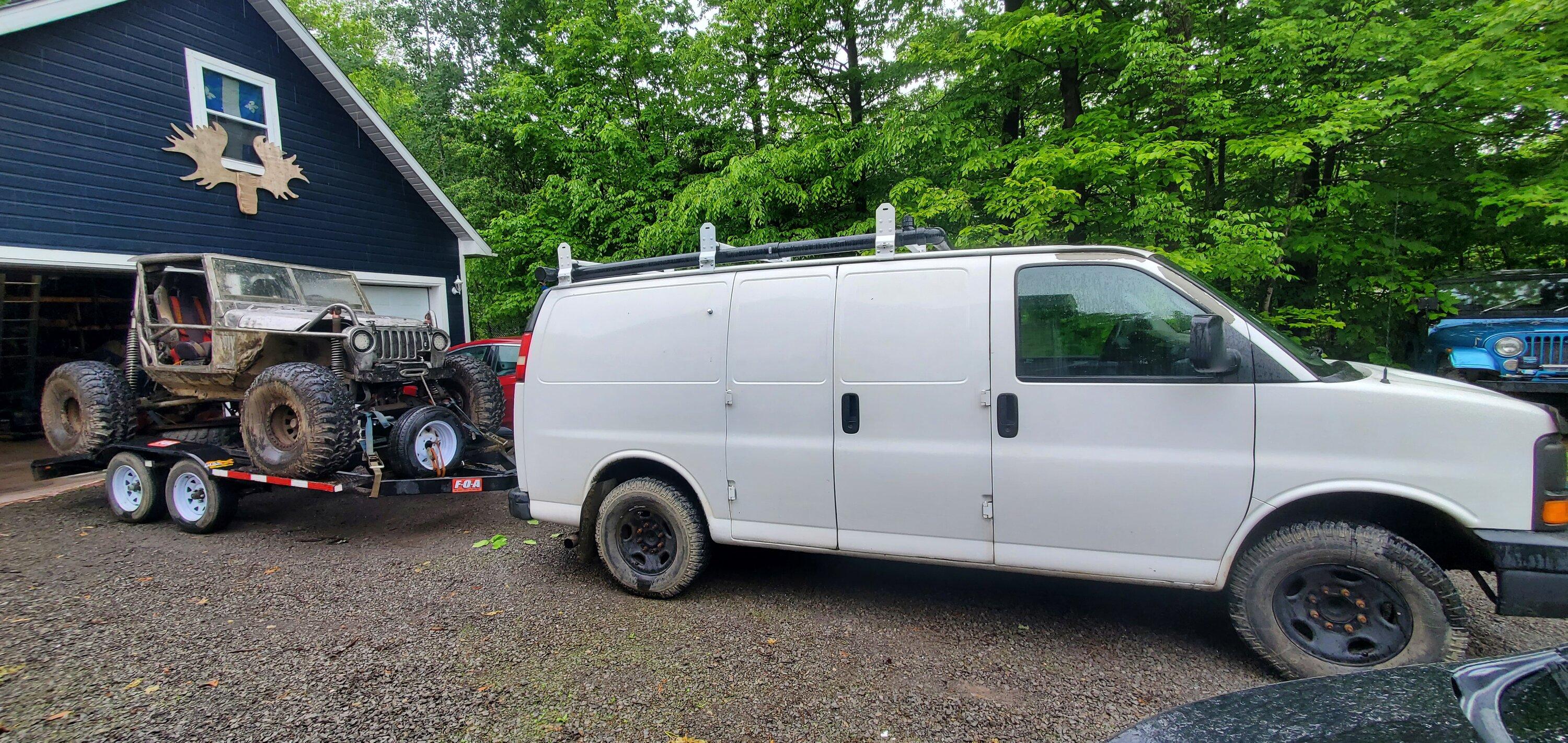 Tesla Cybertruck Benefit to unpainted CT. I don’t like paint on trucks. I use Linex, no paint no scratches. 20220527_152011
