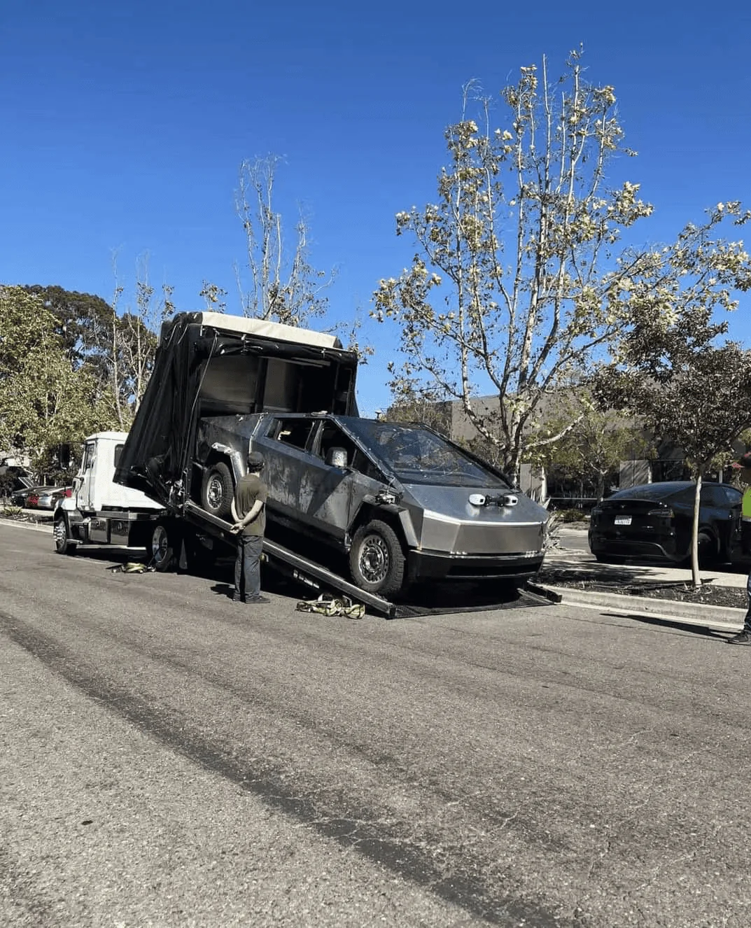 Tesla Cybertruck Tester Cybertruck Prototype Spotted on a Tow Truck! 1661652409557