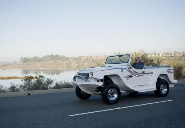 Tesla Cybertruck Cybertruck is waterproof enough to serve as a boat to cross rivers, lakes & calm seas -- confirms Musk 🚤 mzgz6c-b781249508z.120140115170000000g6r1i061i.1